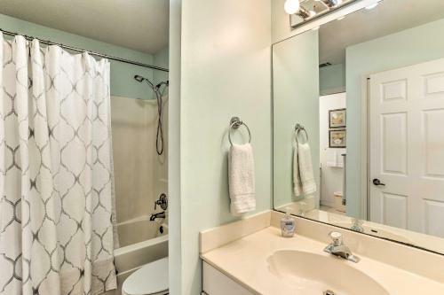 Jensen Beach Home With Balcony And Shared Pools!