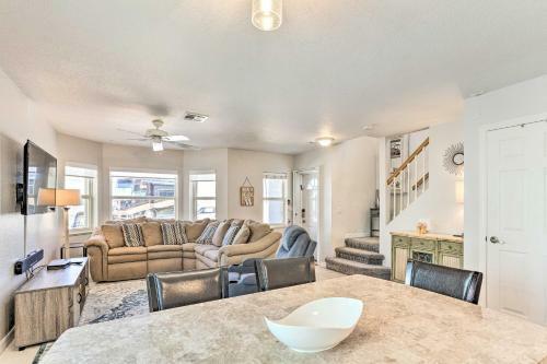Jensen Beach Home With Balcony And Shared Pools!