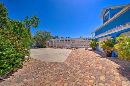 Step-free Waterfront Villa Gas Grill And Patio
