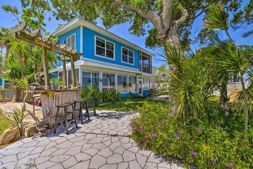Riverfront Villa With Hot Tub And Fire Pit Access