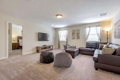 Instant Gratification - 8 Bdm Villa In Gated Comm, Villa