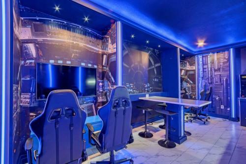 Brand New Champion Gates Pool Home Sleep 22 Guest