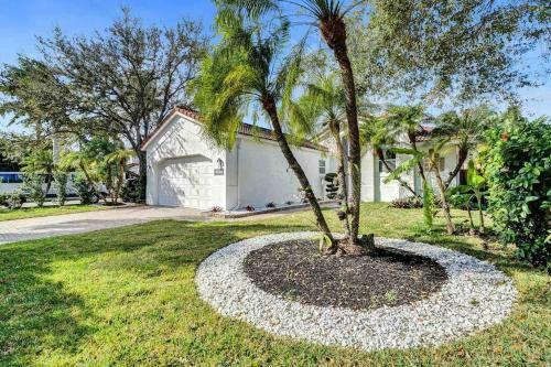 Villa Luna- Designer Home With Heated Pool Must!