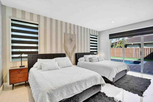 Villa Luna- Designer Home With Heated Pool Must!