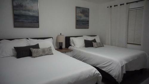 Hostal Lovely Ground Level Apt With A Pool Side