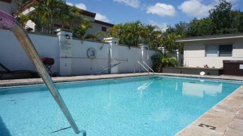 Hostal Lovely Ground Level Apt With A Pool Side