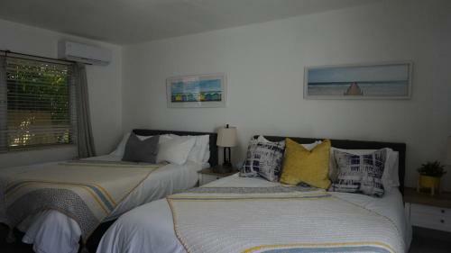 Hostal Lovely Ground Level Apt With A Pool Side