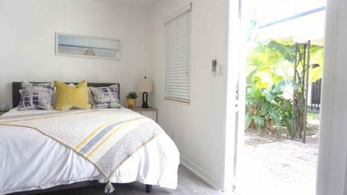 Hostal Lovely Ground Level Apt With A Pool Side