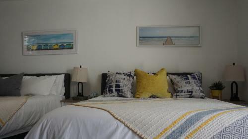 Hostal Lovely Ground Level Apt With A Pool Side