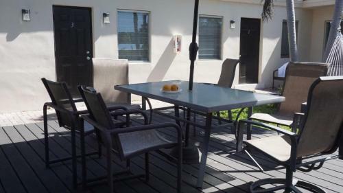 Hostal Lovely Ground Level Apt With A Pool Side
