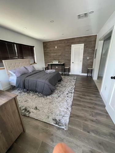 Completely Renovated 1 Studio Apartment Sleep 4