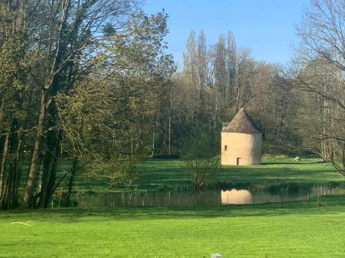 Hostal Ch�teau De Pymont