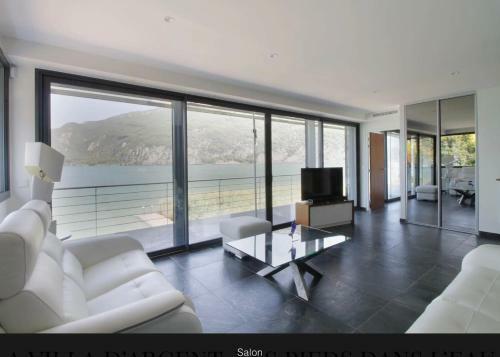 Villa Pieds Dans L Eau Lac Du Bourget