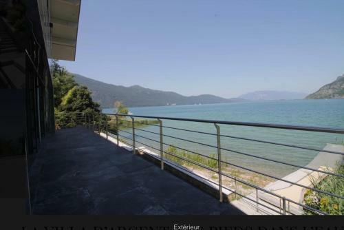 Villa Pieds Dans L Eau Lac Du Bourget