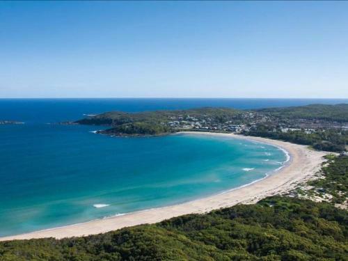 Blissful Bayside Escape / Fingal Bay