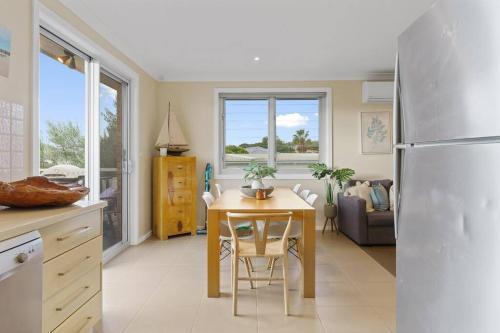 Blissful Bayside Escape / Fingal Bay