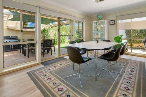 Henley Haven, Sleeps 4, 2 Bdrm, Wifi, Beach