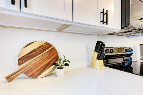 Beautiful 2 Bedroom Home Near Beach