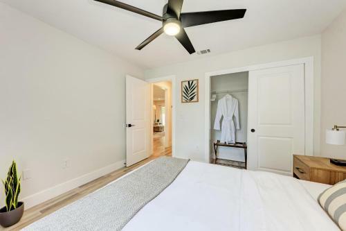 Beautiful 2 Bedroom Home Near Beach