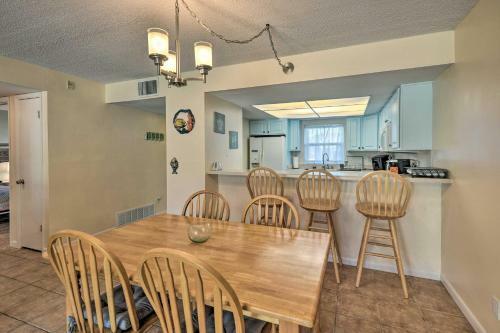 Apartamento Coastal Condo With Patio Steps To The Beach!