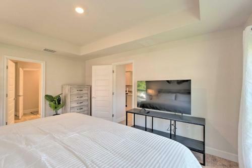 Sleek Rotonda West Home With Spacious Backyard