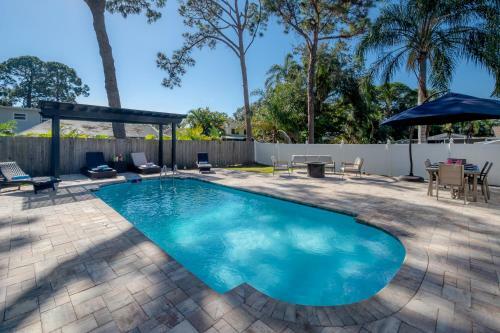 Newly Renovated 5 Bedroom Luxury Home With Pool