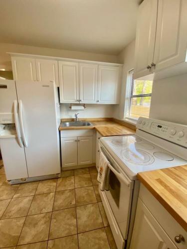 Fully Equipped Apartments 5 Miles From The Beach