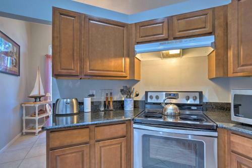 Wellington Home With Porch And Private Backyard!