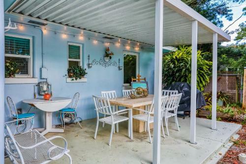 Cocoanut Uptown Cottage