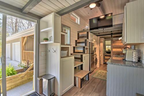Blairsville Tiny Home Covered Furnished Deck