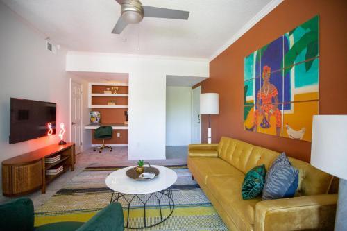 Wanderjaunt - Camden Bay Apartments
