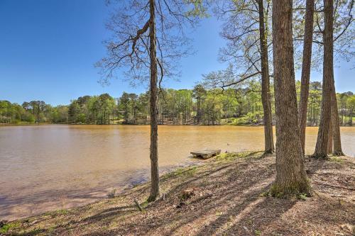 Modern Lakefront Conyers Home And Screened Deck
