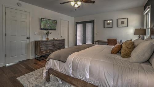 Sittin Pretty By Escape To Blue Ridge