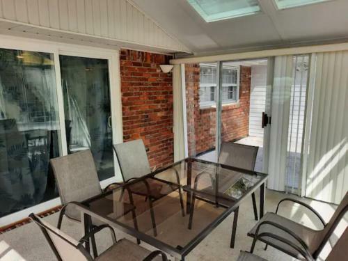 Huge 6 Bedrooms Close To Attractions