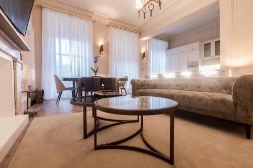 2-bed Executive Apartment In Exclusive Park Area