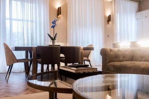 2-bed Executive Apartment In Exclusive Park Area