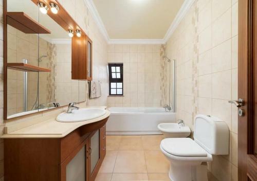 Algarve Luxury Home With Private Heated Pool
