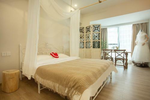 Locals Apartment House 26