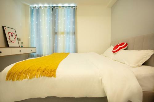 Locals Apartment Inn 12