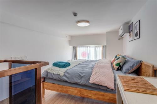 Locals Apartment House 01