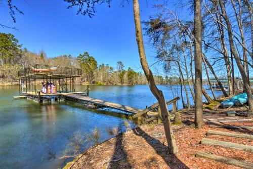 Charming Gainesville Cabin With Private Dock!