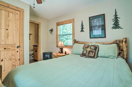 Peaceful Hiawassee Cabin With Wraparound Deck!