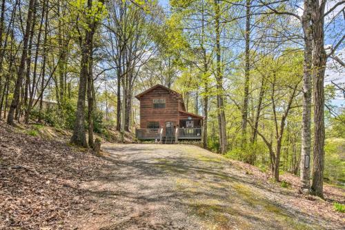 Cozy Hiawassee Cabin With Fire Pit And Mtn Views!