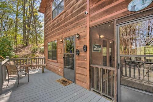 Cozy Hiawassee Cabin With Fire Pit And Mtn Views!