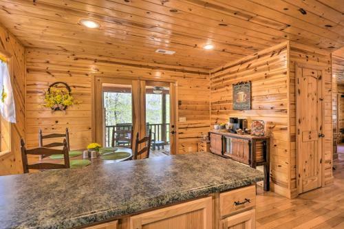 Cozy Hiawassee Cabin With Fire Pit And Mtn Views!