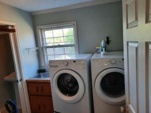Large Home 35 Minutes To Atlanta