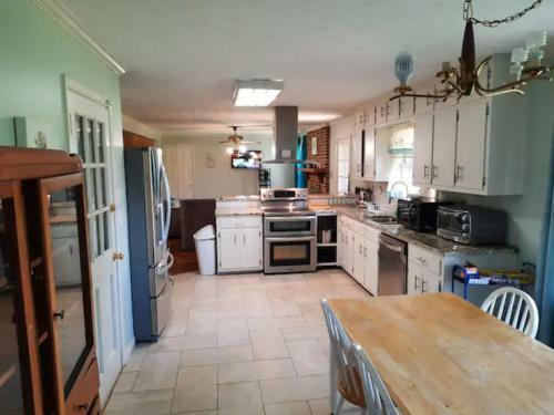 Large Home 35 Minutes To Atlanta