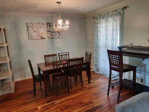 Large Home 35 Minutes To Atlanta