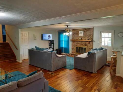 Large Home 35 Minutes To Atlanta