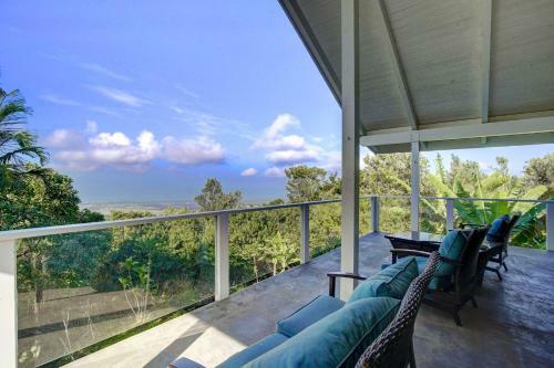 Kailua-kona House With Balcony And Ocean Views!